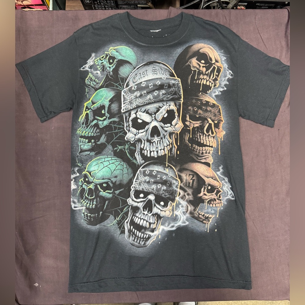Skulls T shirt Deadstock size Small